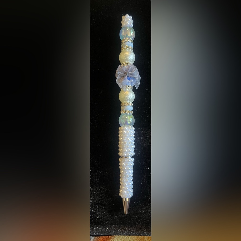 Elegant Beaded Writting Pen with Pearls and Gold Accents